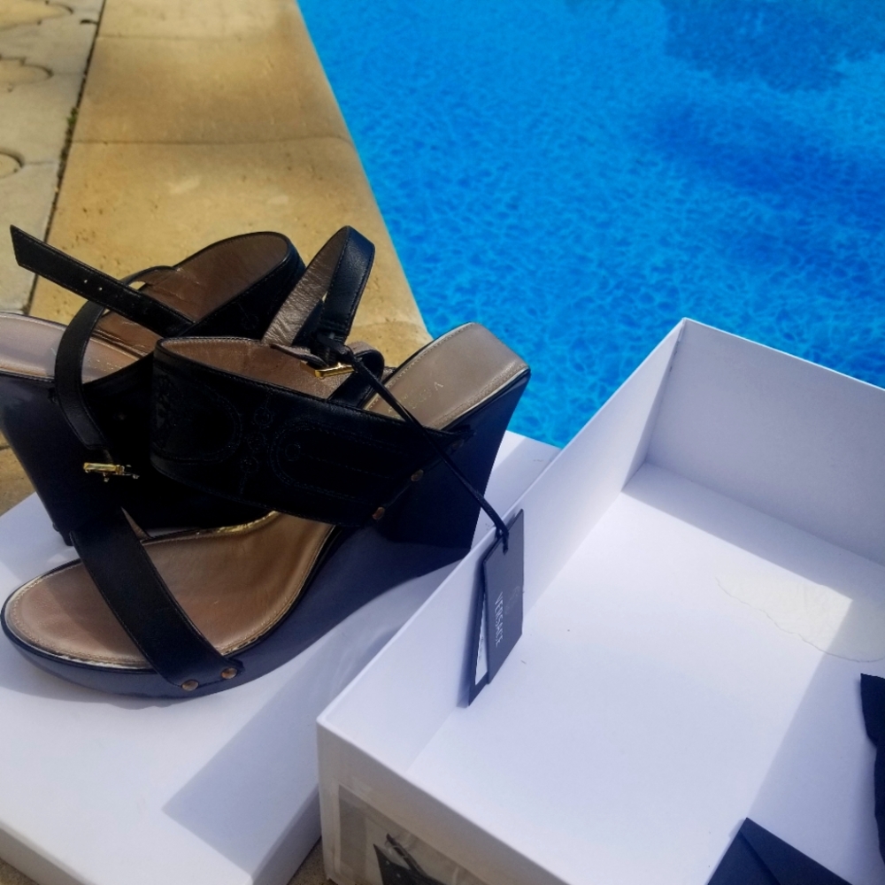 Versace high heels size 39.